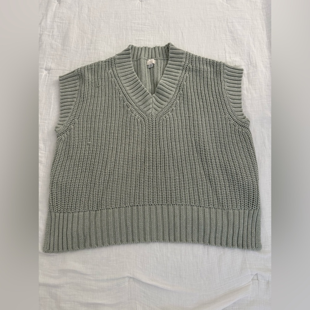Target Women's Green V-Neck Sweater Vest